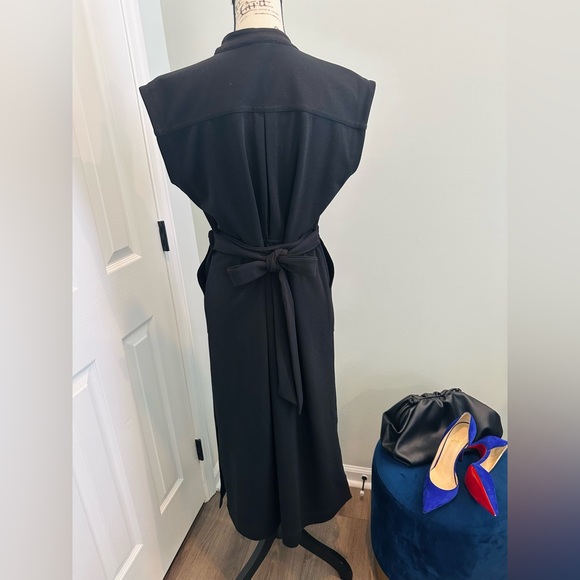 Gibson & Latimer
Knit Crepe Banded Collar Button Front Belted Midi Dress - Picture 7 of 10